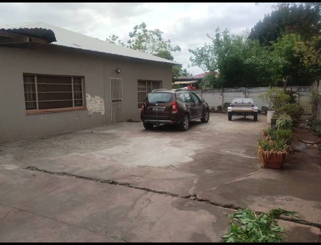 3 BEDROOM HOUSE FOR SALE IN OOS EINDE